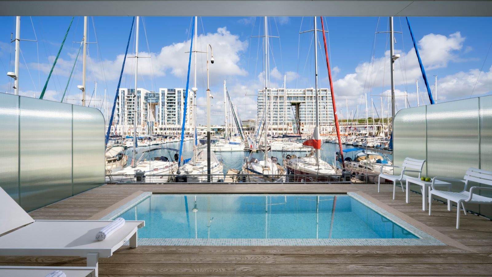 תמונת סוויטה עם בריכה פרטית