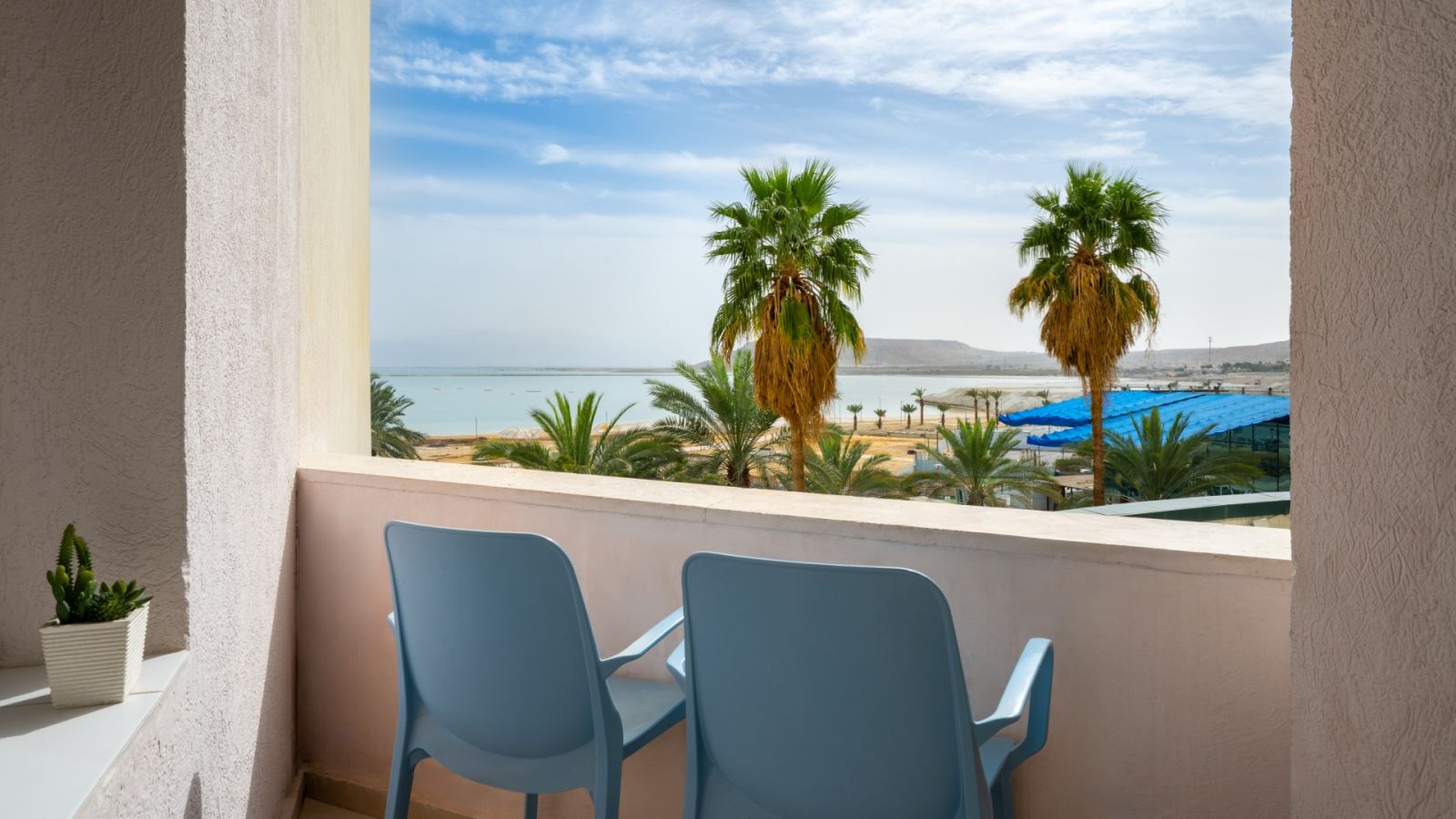 תמונת מרפסת חדר דלקס משפחה צופה לים