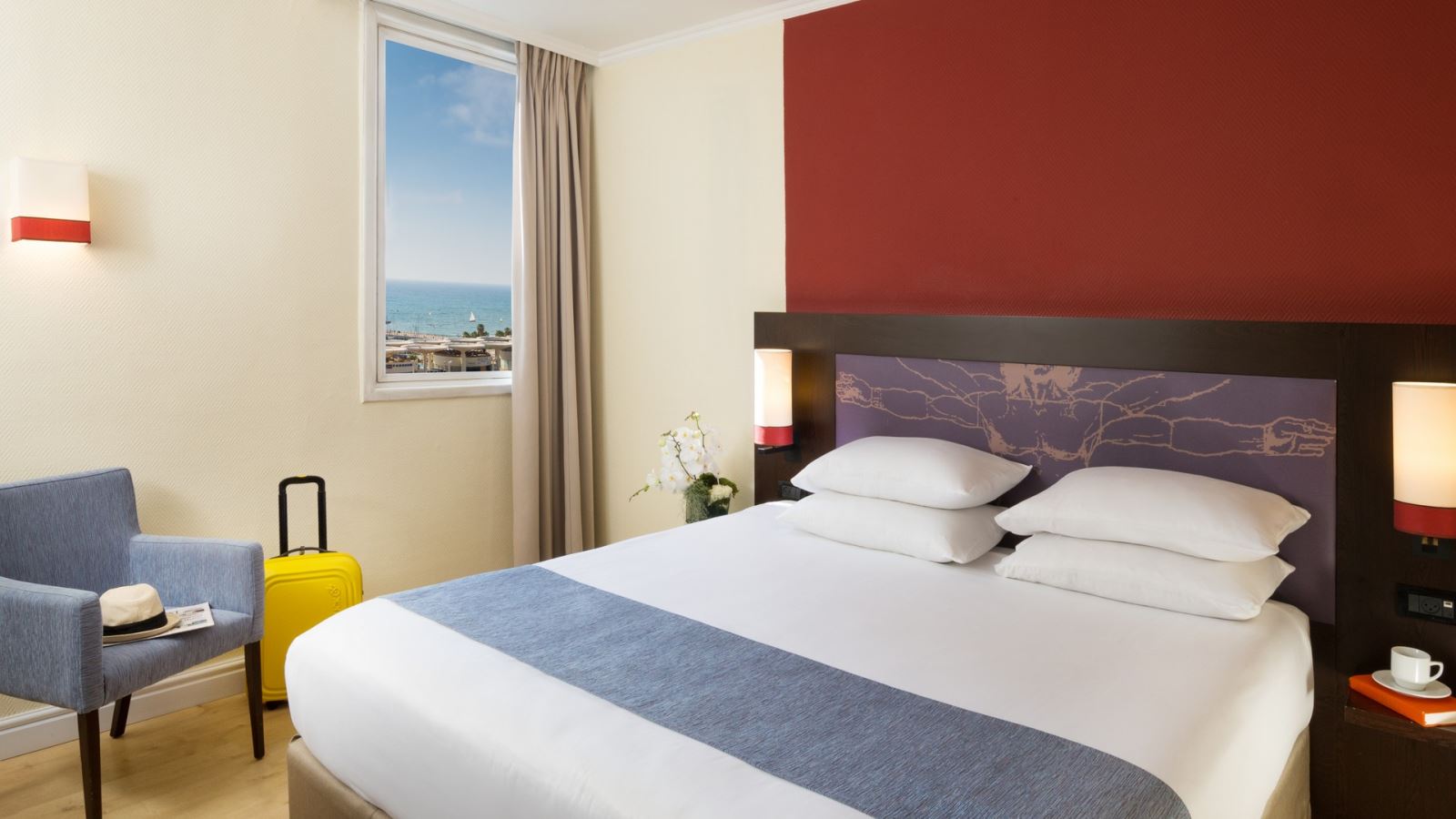 חדר קומפורט פונה לים במלון לאונרדו ביץ' תל אביב